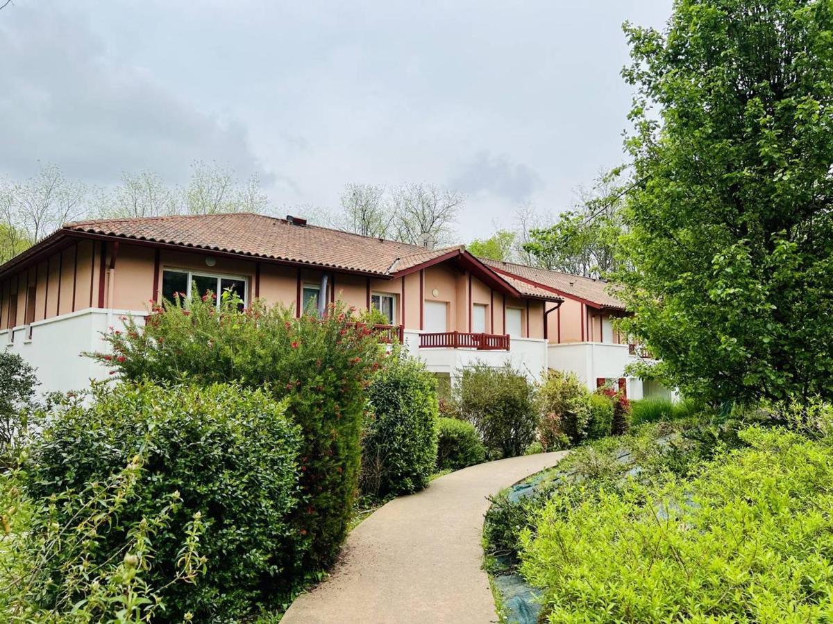 Appartement F2 A Cambo-Les-Bains Avec Piscine, Proche Thermes, Terrasse Et Parking - Fr-1-495-36 Exterior foto